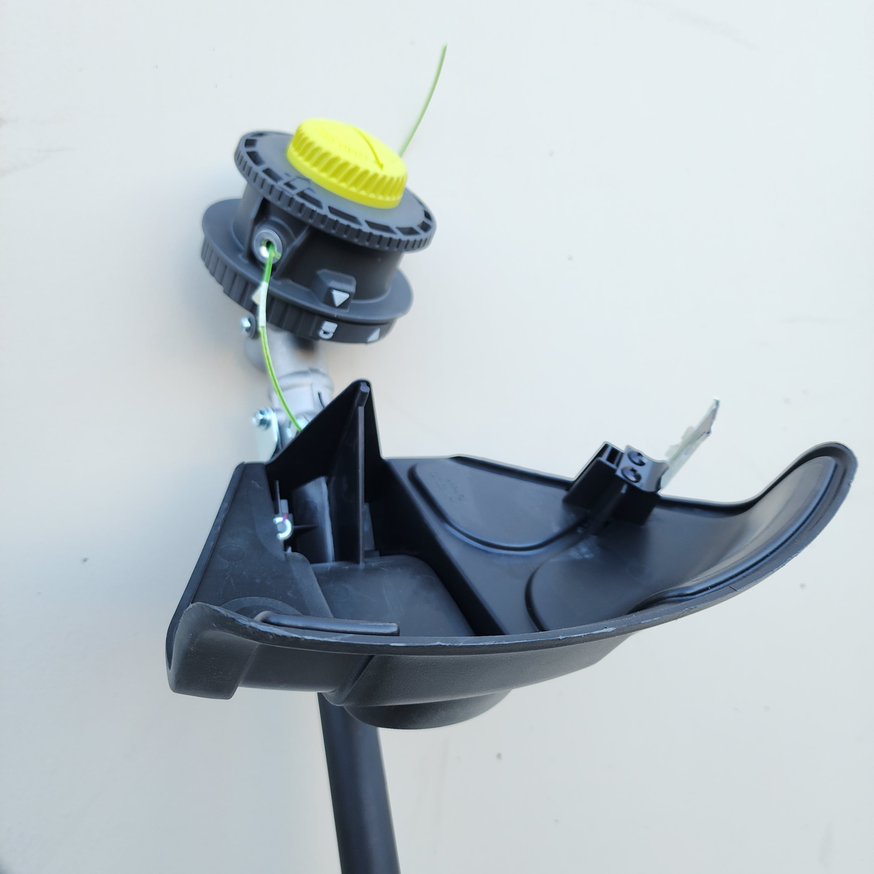40V 15 in. Expand-It Cordless Battery Attachment Capable String Trimmer with 4.0 Ah Battery and Charger (RY40ST01K) 40V 15 in. Expand-It Cordless Battery Attachment Capable String Trimmer with 4.0 Ah Battery and Charger (RY40ST01K)